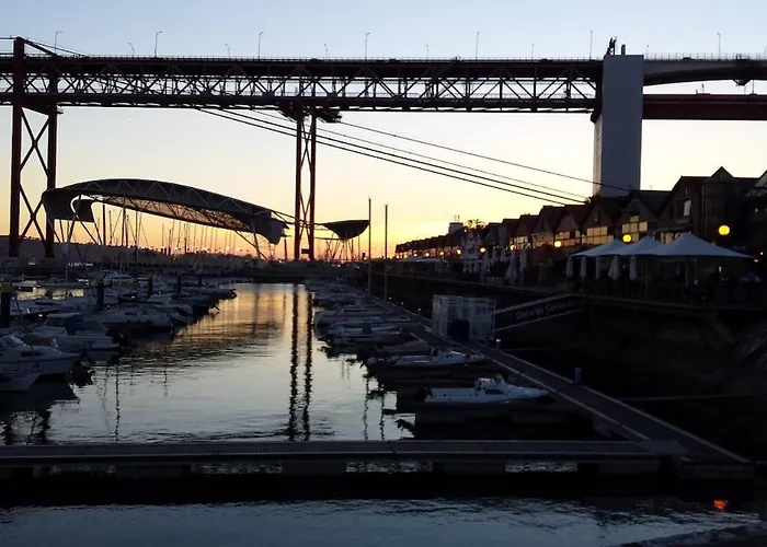 アパート Feels - Gardens And River *